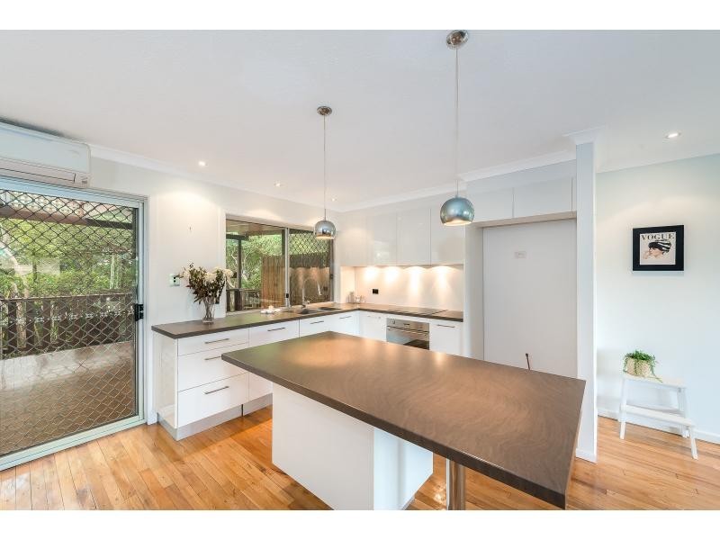 5 Broadwater Street, Runaway Bay QLD 4216