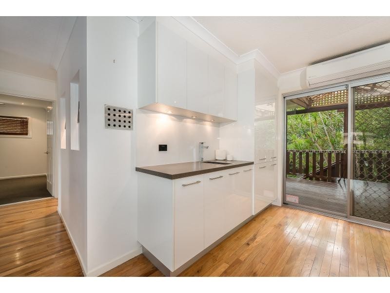 5 Broadwater Street, Runaway Bay QLD 4216