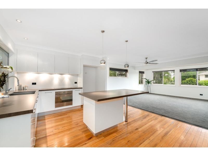 5 Broadwater Street, Runaway Bay QLD 4216