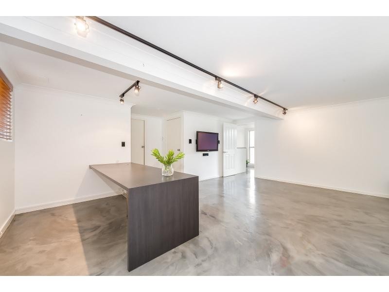5 Broadwater Street, Runaway Bay QLD 4216