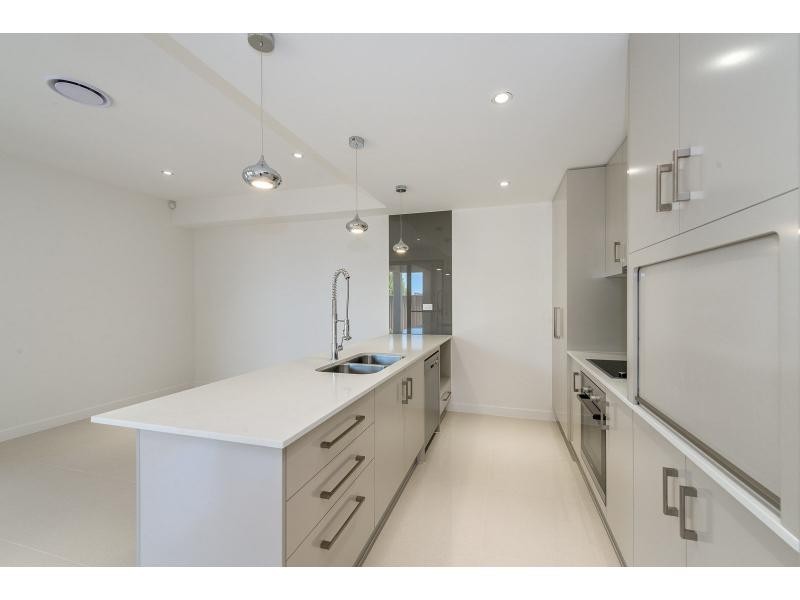 3/42-44 Blake Street, Southport QLD 4215