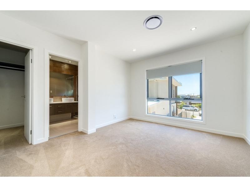 3/42-44 Blake Street, Southport QLD 4215