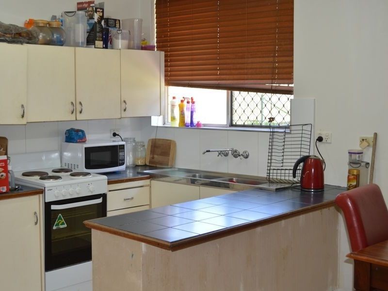 1/4 Marine Parade, Southport QLD 4215