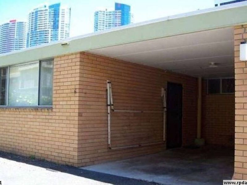 1/4 Marine Parade, Southport QLD 4215