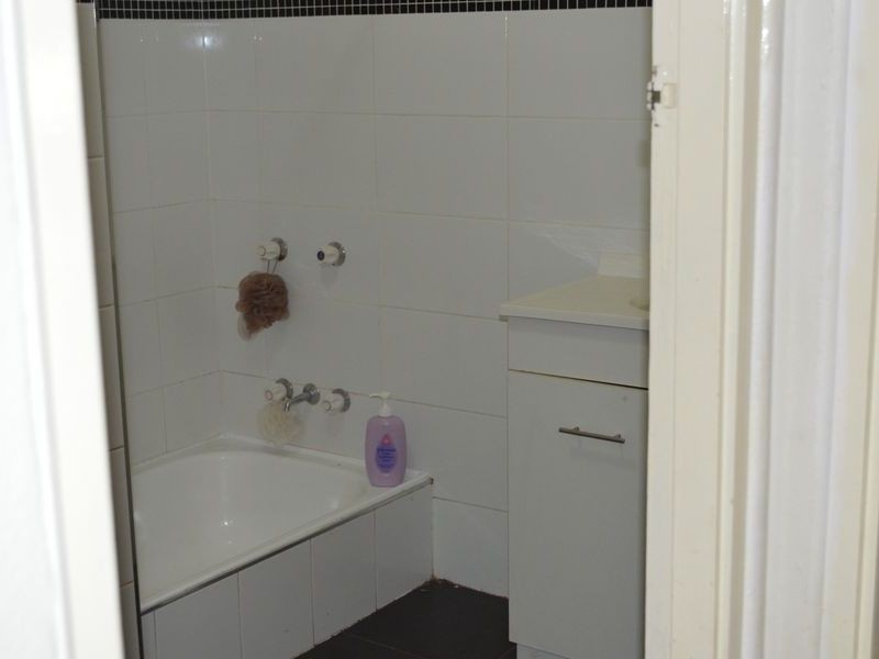 1/4 Marine Parade, Southport QLD 4215