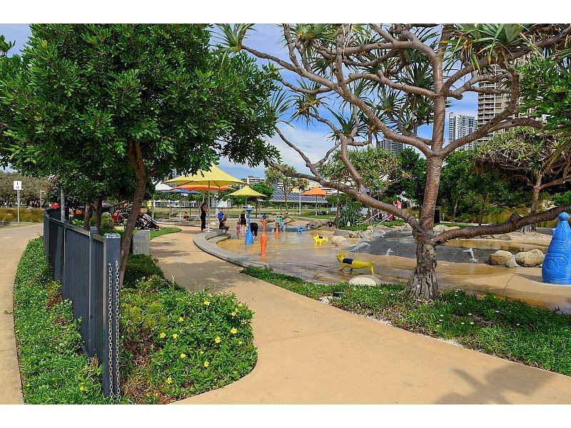 1/4 Marine Parade, Southport QLD 4215