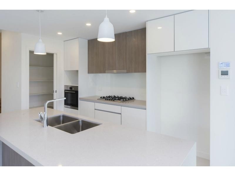 1063 Lakeview Terrace, Benowa QLD 4217