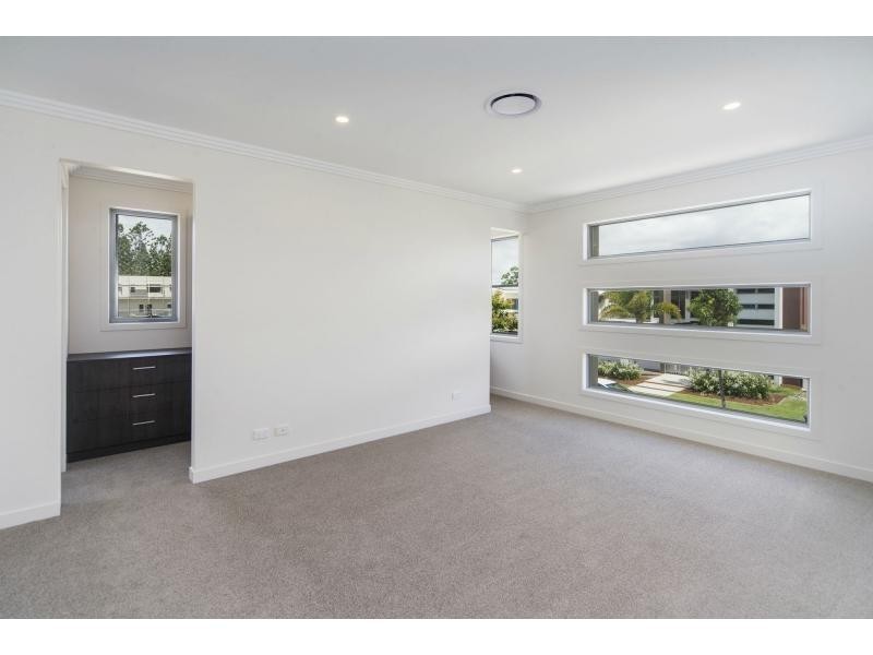 1063 Lakeview Terrace, Benowa QLD 4217