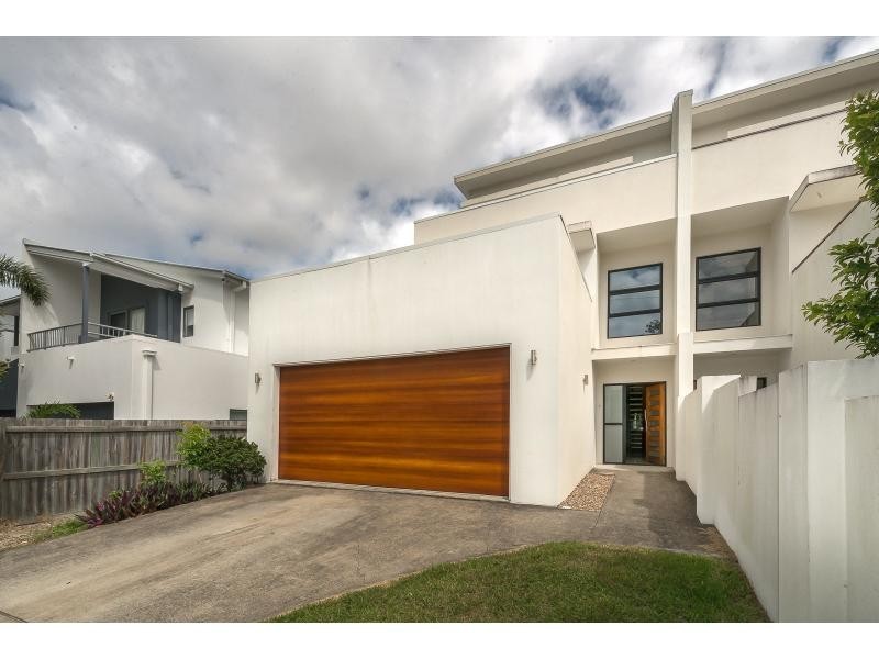 2/46 Bayview Street, Runaway Bay QLD 4216