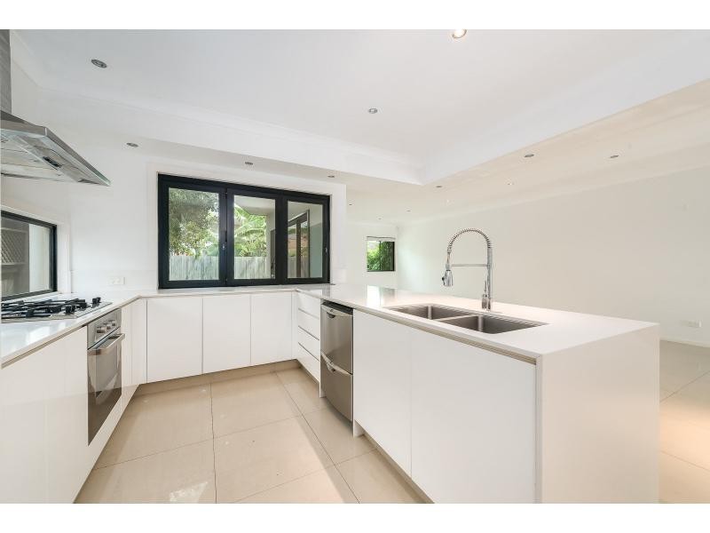2/46 Bayview Street, Runaway Bay QLD 4216