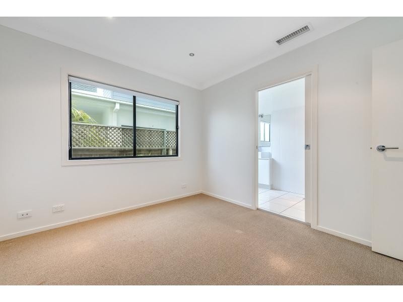 2/46 Bayview Street, Runaway Bay QLD 4216