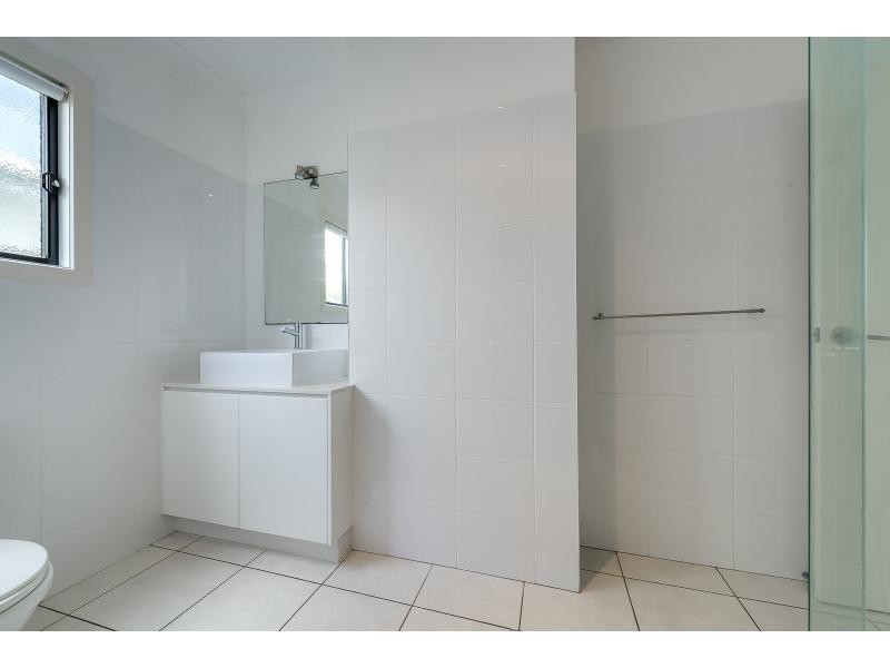 2/46 Bayview Street, Runaway Bay QLD 4216