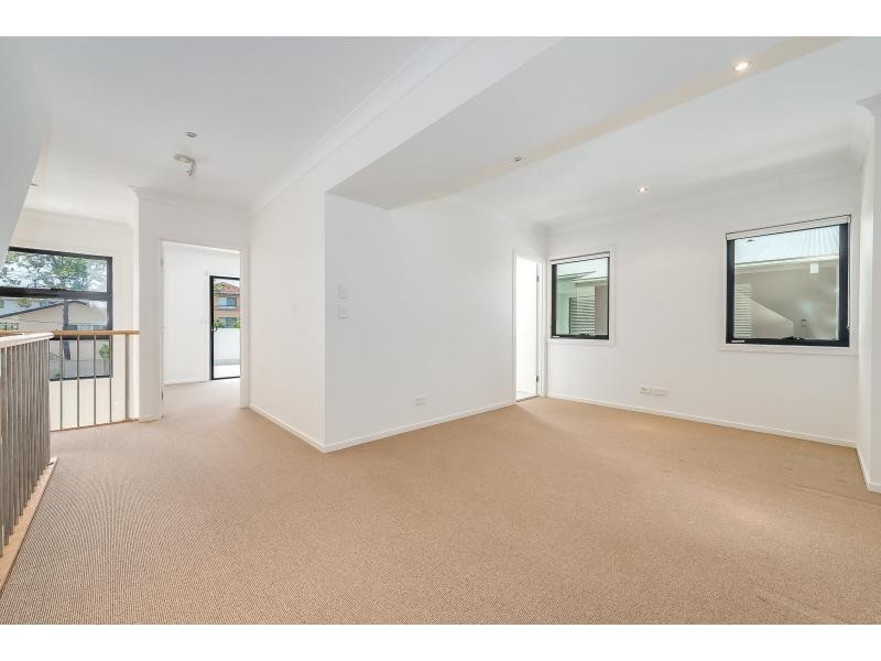 2/46 Bayview Street, Runaway Bay QLD 4216