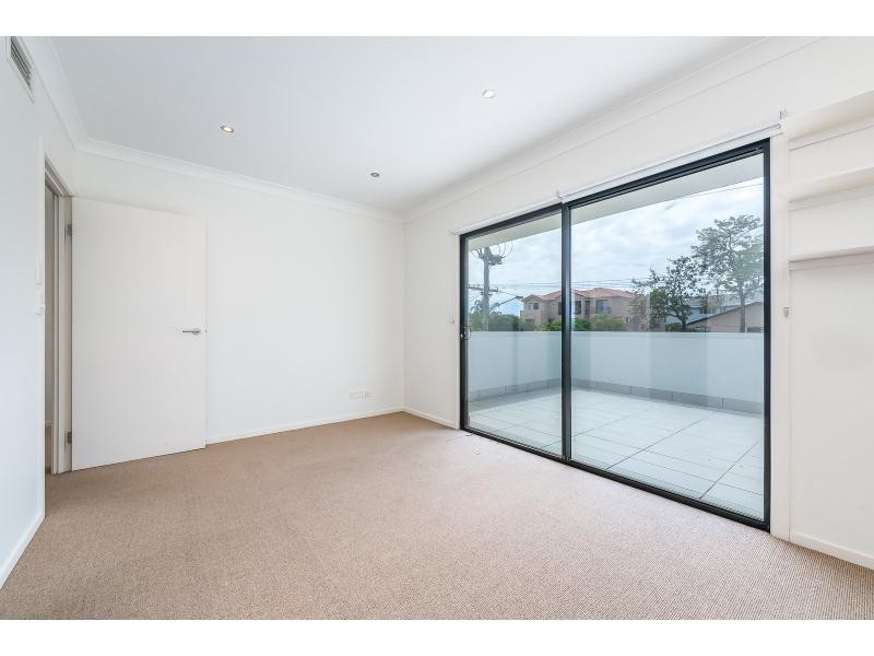 2/46 Bayview Street, Runaway Bay QLD 4216
