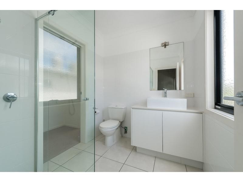 2/46 Bayview Street, Runaway Bay QLD 4216
