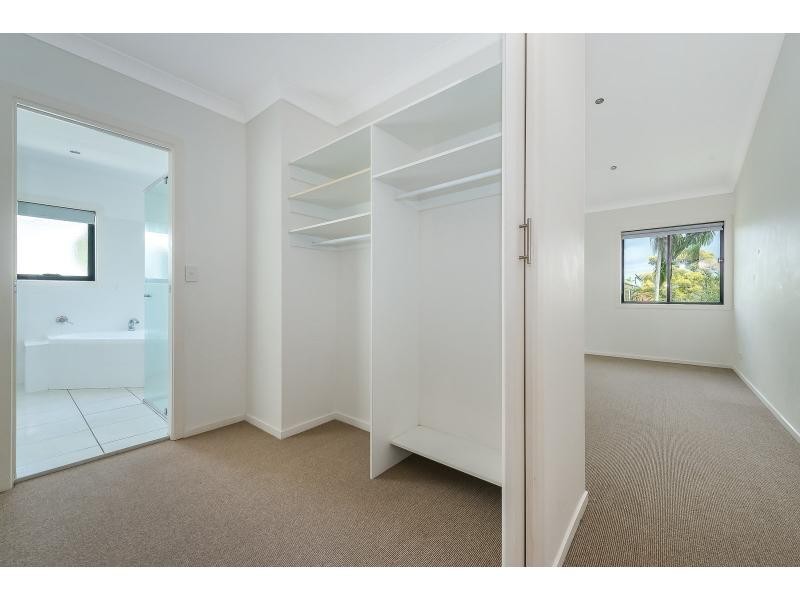 2/46 Bayview Street, Runaway Bay QLD 4216