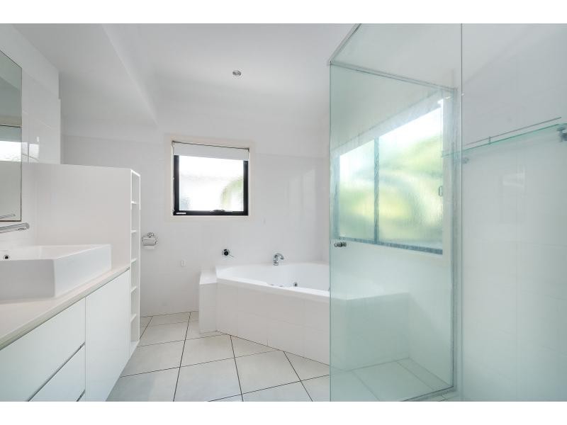 2/46 Bayview Street, Runaway Bay QLD 4216