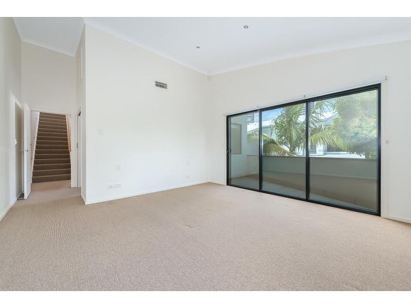 2/46 Bayview Street, Runaway Bay QLD 4216