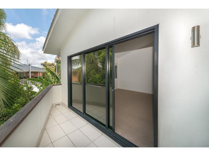 2/46 Bayview Street, Runaway Bay QLD 4216