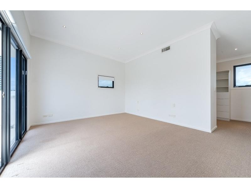 2/46 Bayview Street, Runaway Bay QLD 4216