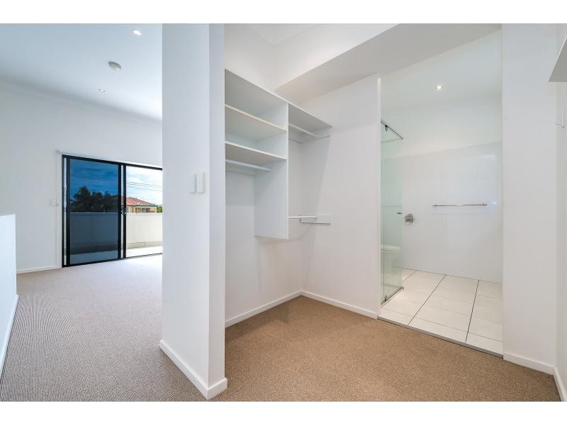 2/46 Bayview Street, Runaway Bay QLD 4216
