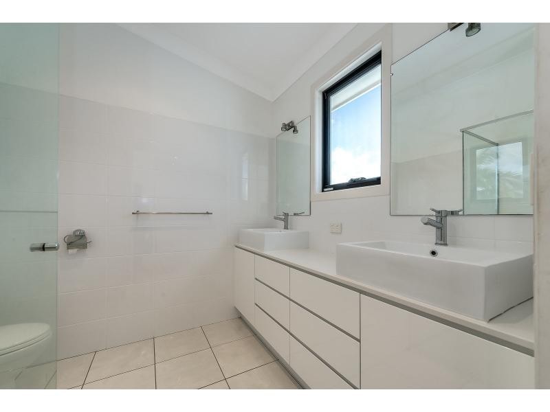 2/46 Bayview Street, Runaway Bay QLD 4216