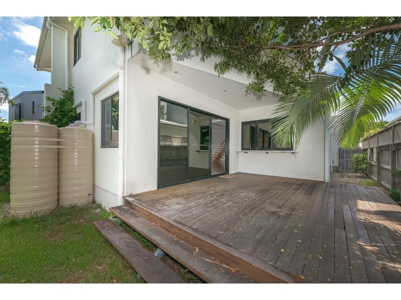 2/46 Bayview Street, Runaway Bay QLD 4216