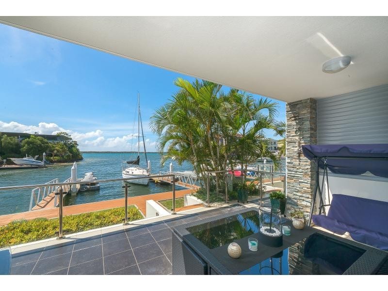 4/27-29 Madang Crescent, Runaway Bay QLD 4216