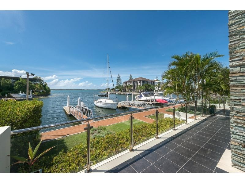 4/27-29 Madang Crescent, Runaway Bay QLD 4216
