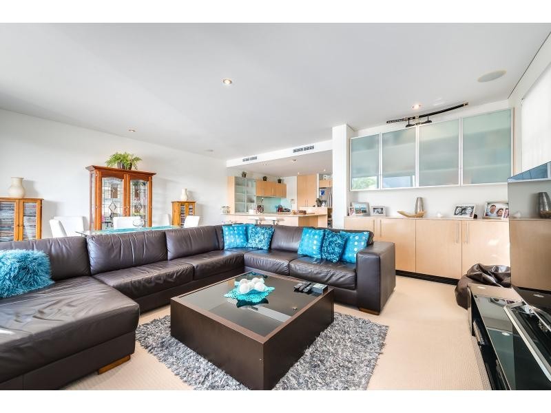 4/27-29 Madang Crescent, Runaway Bay QLD 4216