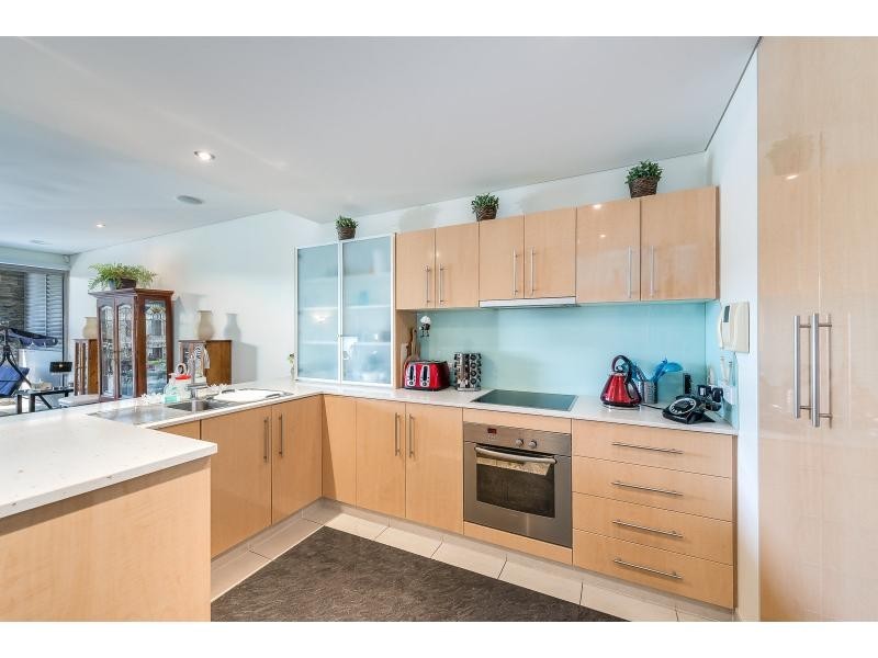 4/27-29 Madang Crescent, Runaway Bay QLD 4216