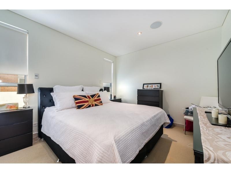 4/27-29 Madang Crescent, Runaway Bay QLD 4216