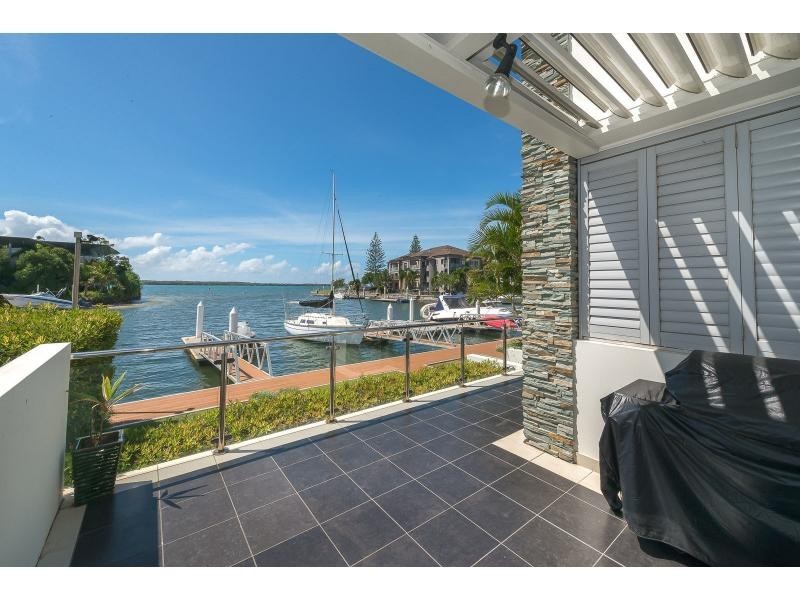 4/27-29 Madang Crescent, Runaway Bay QLD 4216
