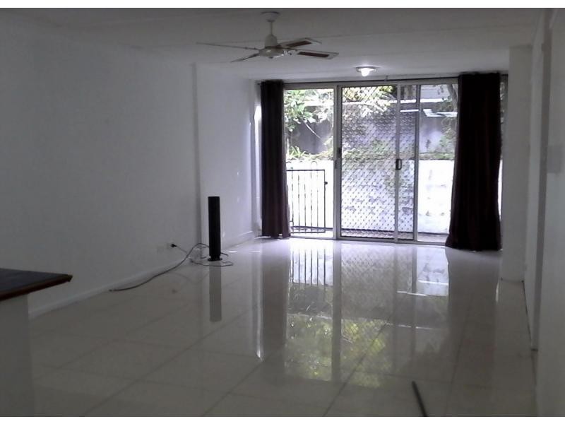 1/4 Marine Parade, Southport QLD 4215