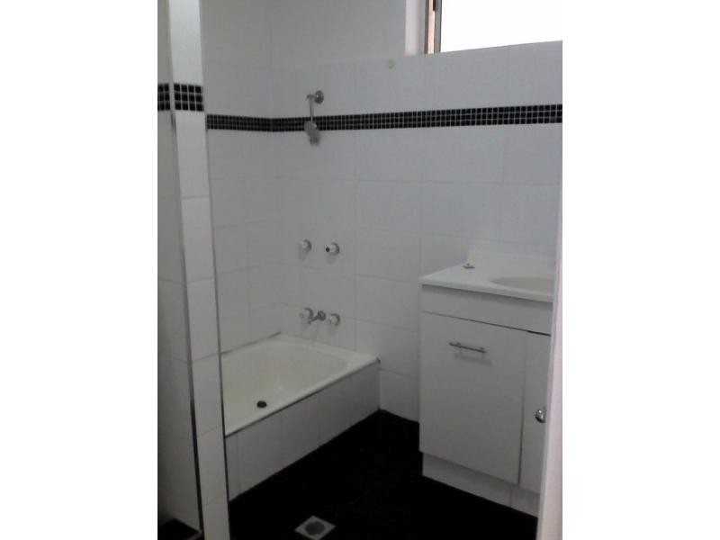 1/4 Marine Parade, Southport QLD 4215