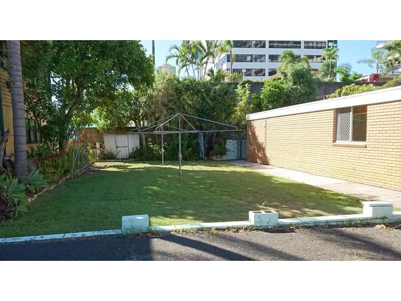 1/4 Marine Parade, Southport QLD 4215