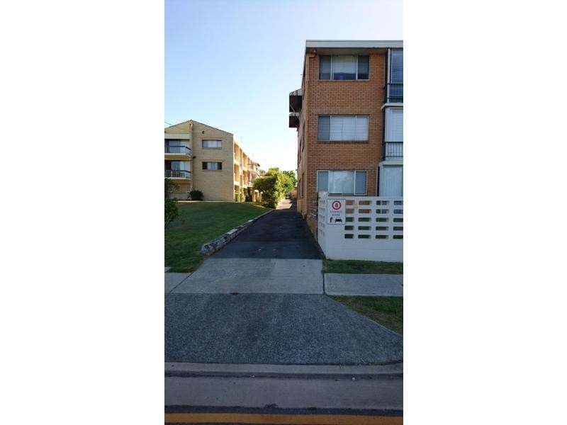 1/4 Marine Parade, Southport QLD 4215