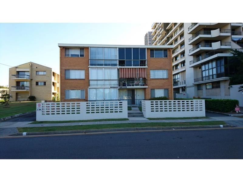 1/4 Marine Parade, Southport QLD 4215