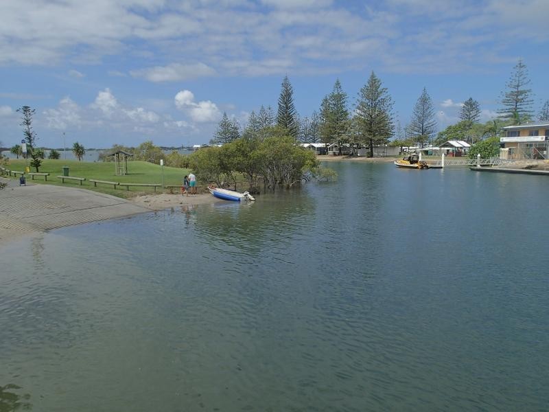 2/14 Proud Street, Labrador QLD 4215