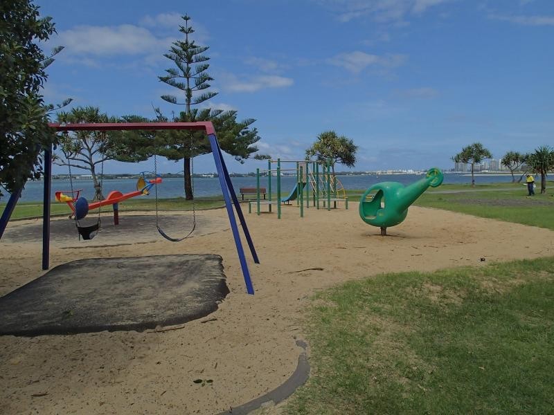 2/14 Proud Street, Labrador QLD 4215