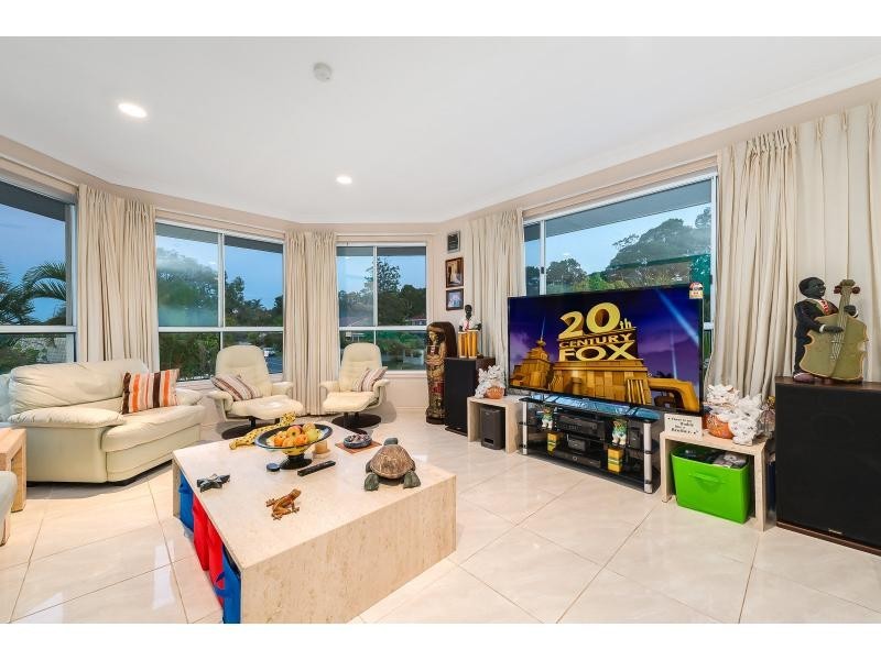 2 Camelot Crescent, Hollywell QLD 4216