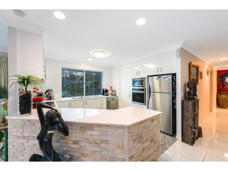 2 Camelot Crescent, Hollywell QLD 4216