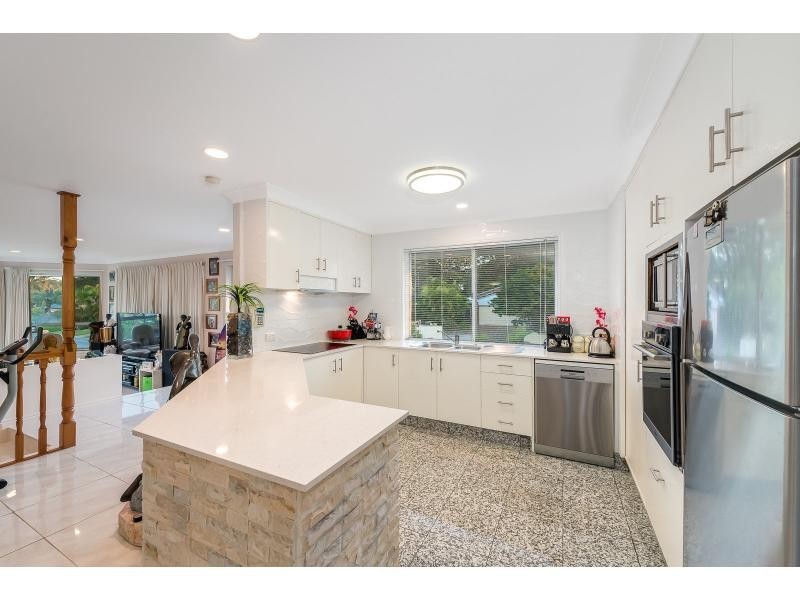 2 Camelot Crescent, Hollywell QLD 4216