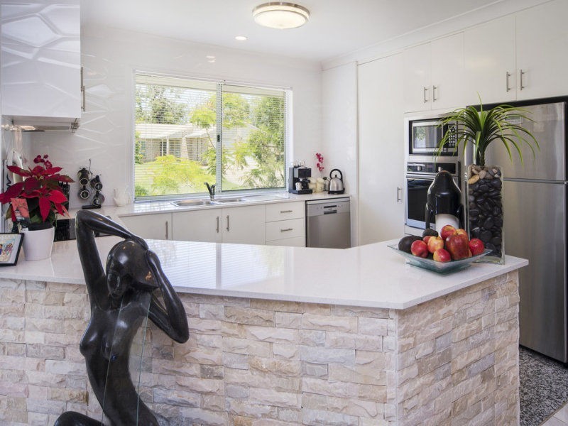 2 Camelot Crescent, Hollywell QLD 4216