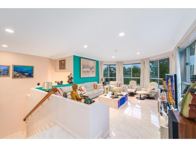 2 Camelot Crescent, Hollywell QLD 4216