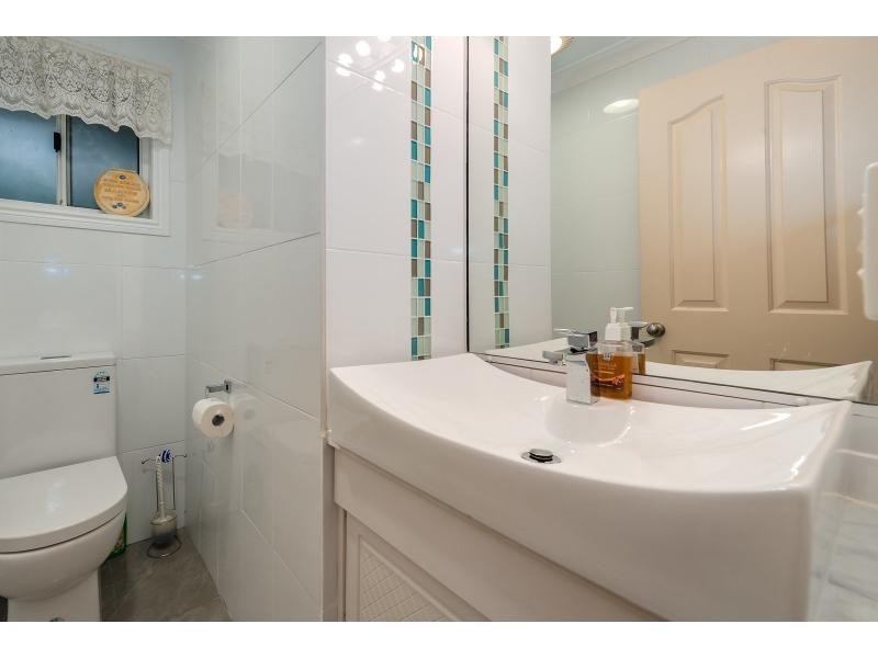 2 Camelot Crescent, Hollywell QLD 4216