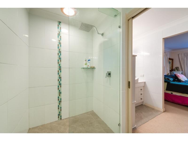 2 Camelot Crescent, Hollywell QLD 4216