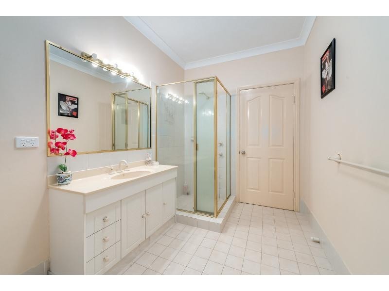 2 Camelot Crescent, Hollywell QLD 4216