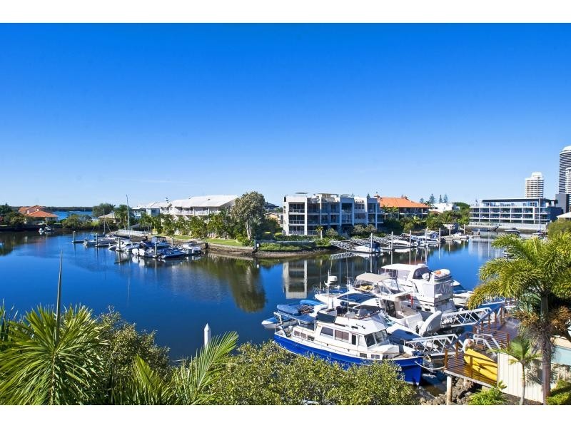 15/89 Bayview Street, Runaway Bay QLD 4216