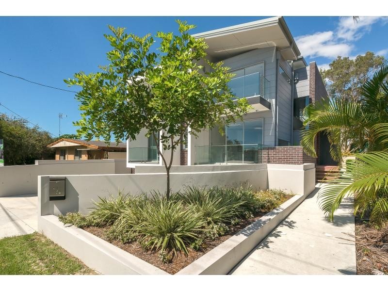 24 Drake Street, Paradise Point QLD 4216